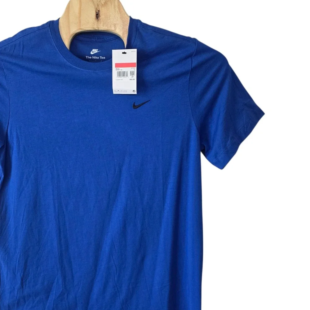 Nike Mens Sportswear Embroidered Swoosh Tee Royal Blue BV0507-480 Size L NEW
